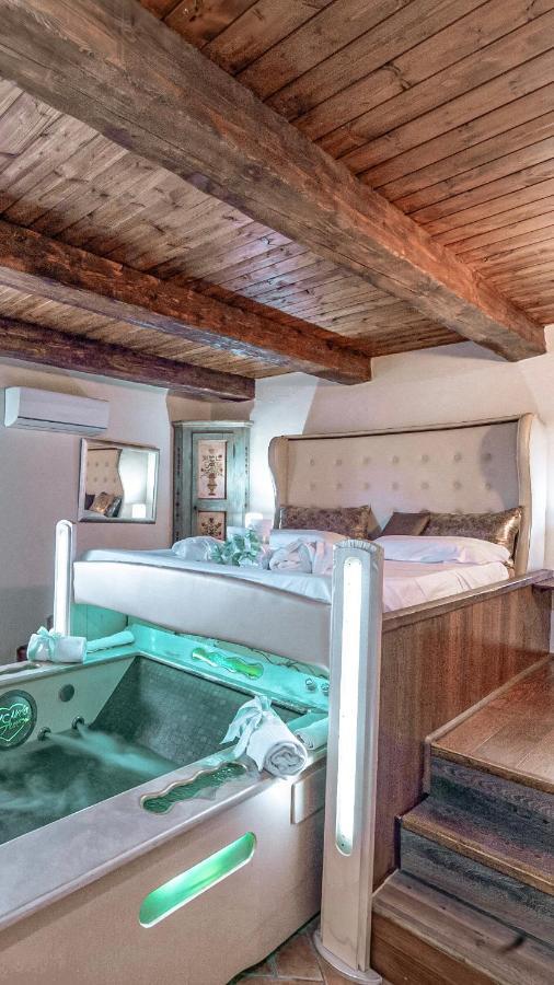 Il Nido D'Amore - Lorenzana Colombaie Bed & Breakfast Bagian luar foto