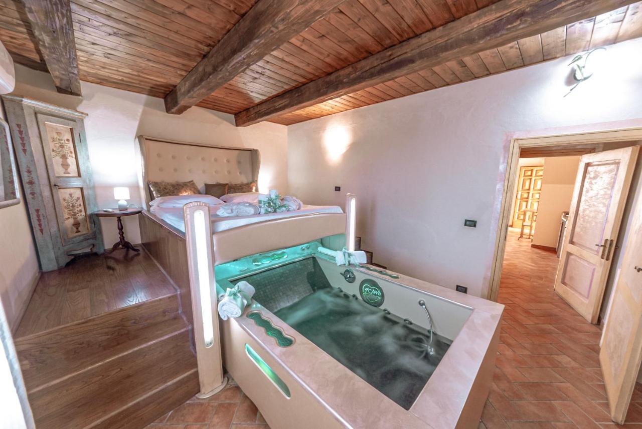 Il Nido D'Amore - Lorenzana Colombaie Bed & Breakfast Bagian luar foto