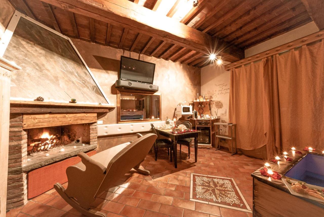 Il Nido D'Amore - Lorenzana Colombaie Bed & Breakfast Bagian luar foto