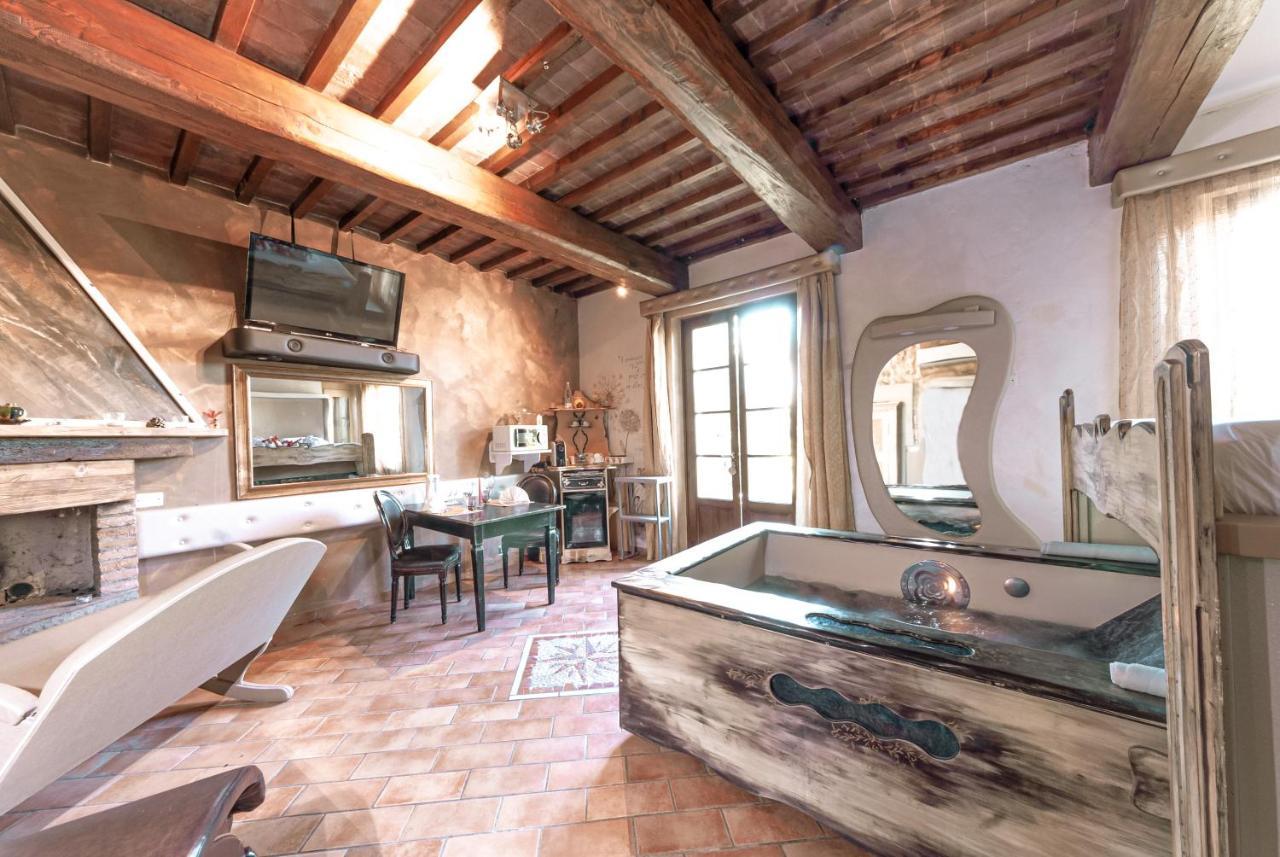 Il Nido D'Amore - Lorenzana Colombaie Bed & Breakfast Bagian luar foto