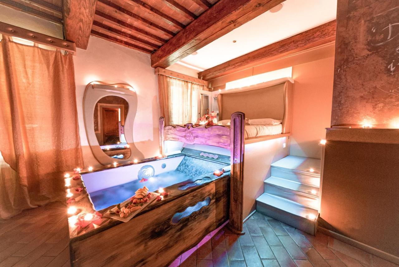 Il Nido D'Amore - Lorenzana Colombaie Bed & Breakfast Bagian luar foto